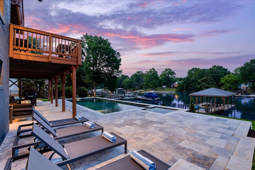 Building Photo - 212 Elysian Dr