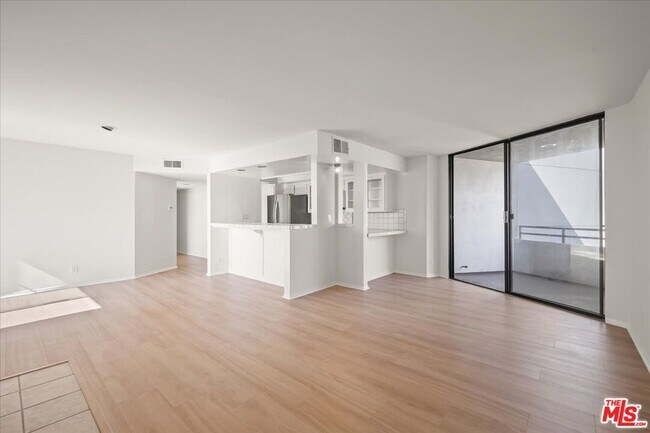 Building Photo - 15480 Antioch St