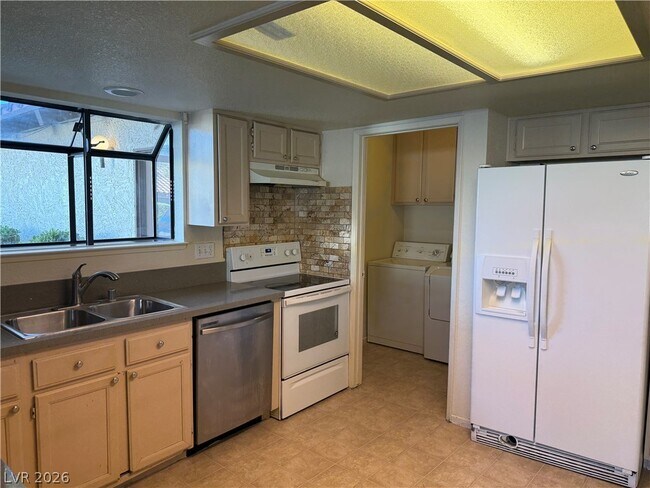 Building Photo - 720 Sea Pines Ln