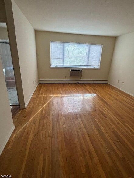 Building Photo - 573 Broughton Ave