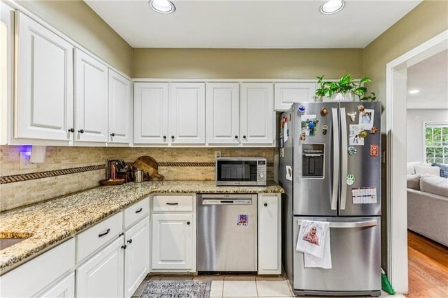 Building Photo - 2592 Woodacres Rd NE