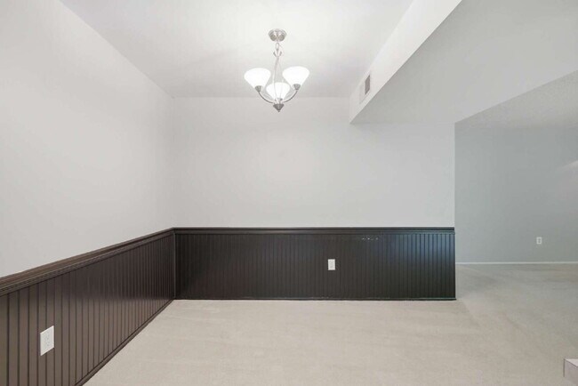 Building Photo - Lakeside End-Unit Condo Near Metro Convenience