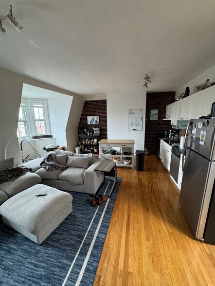Building Photo - 674 Tremont St
