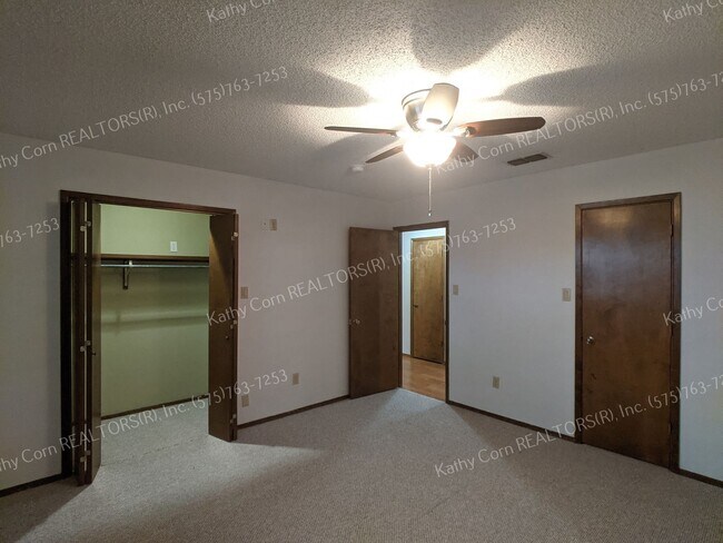 Building Photo - Spacious Luxury in Colonial Park