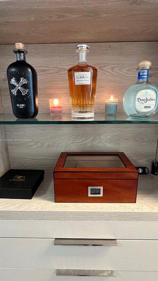 Building Photo - 501 NE 31st St