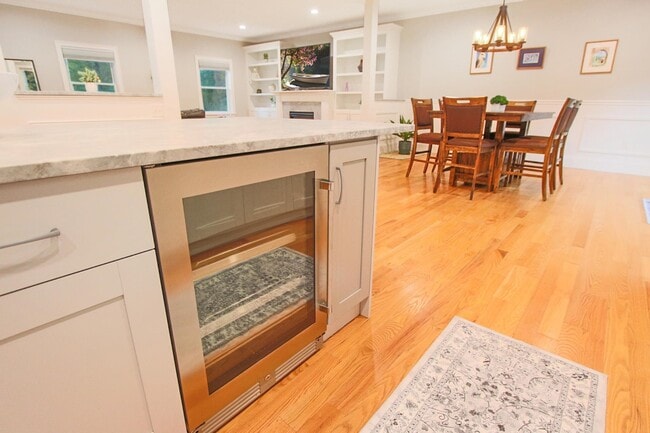 Building Photo - 22 Austin Ln