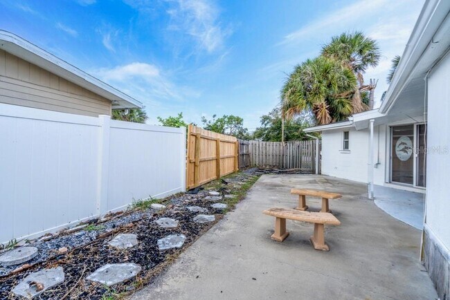 Building Photo - 456 Sandlewood Dr