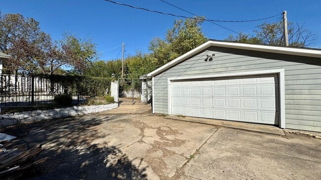 Building Photo - Timeless Two-Story Home with Modern Comfor...