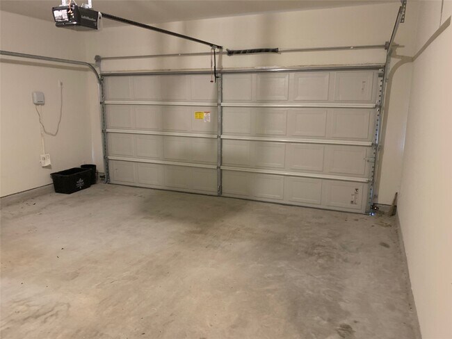 Building Photo - 4622 Falling Sun Dr