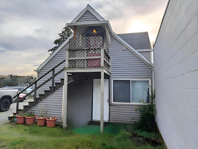 Building Photo - 306 2nd St NE