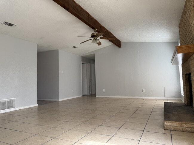 Building Photo - 2102 Spicewood Dr