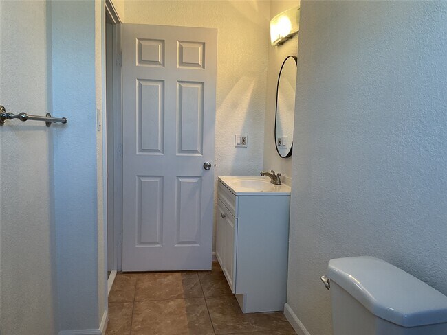 Building Photo - 5728 Sylvia Dr