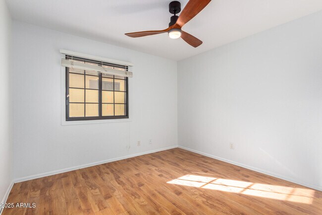 Building Photo - 417 E Marny Rd