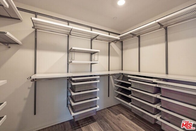 Building Photo - 27639 Sawtooth Ln