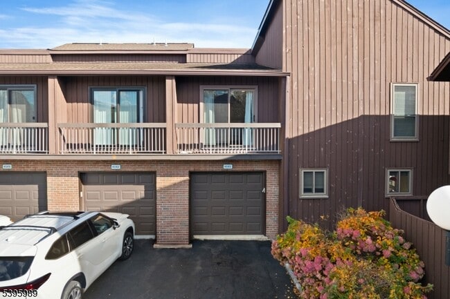 Building Photo - 4141 Bloomingdale Dr