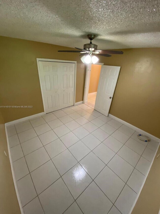 Building Photo - 671 E 59th St