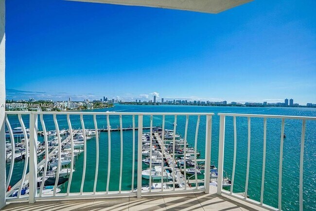 Building Photo - 7601 E Treasure Dr