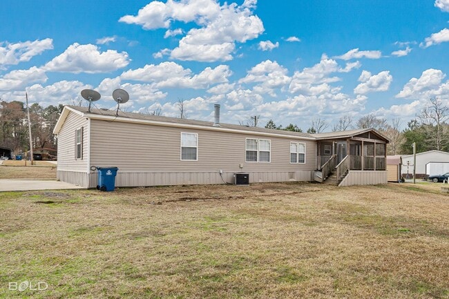 Building Photo - Beautiful 4 Bed 2 Bath!