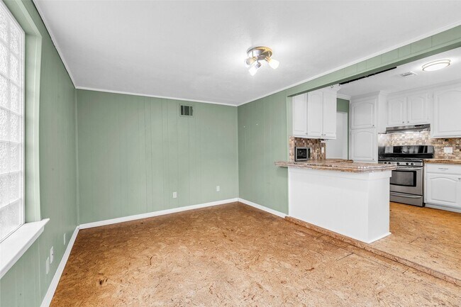 Building Photo - 4303 Piney Woods Dr