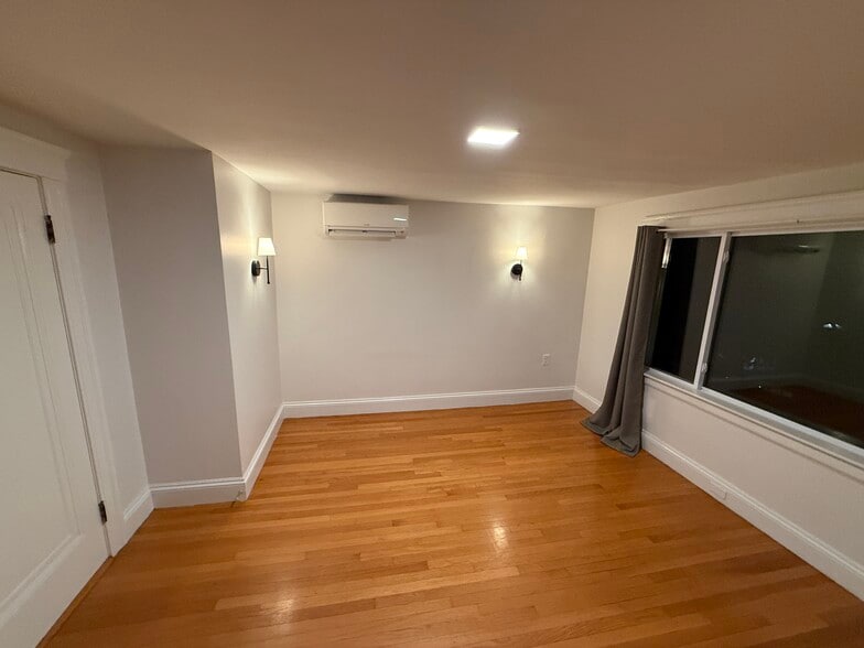 Building Photo - 26 Saint Elmo Rd