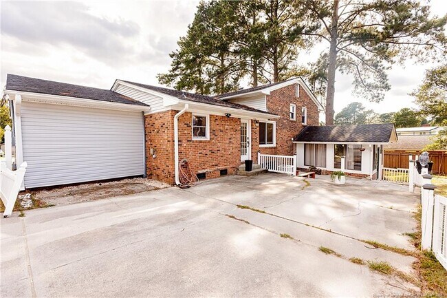 Building Photo - 2706 Colgate Dr