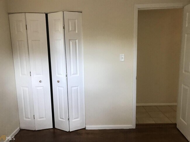 Building Photo - 131 Pineview Dr