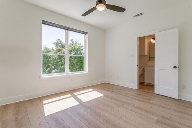 Building Photo - 3253 S University Dr