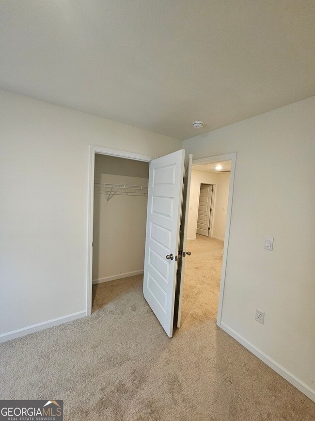 Building Photo - 190 Hampton Cir