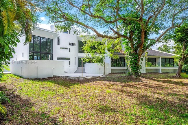 Building Photo - 7540 Los Pinos Blvd