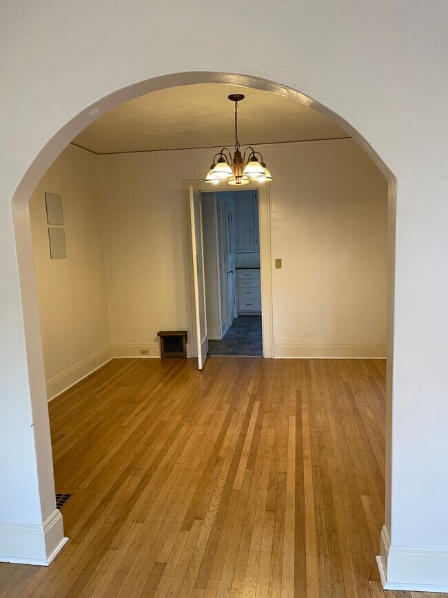 Building Photo - Cro02 - NW Northrup