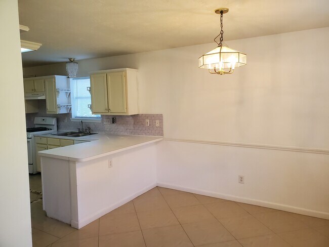 Eating room - 10838 Cliffton Forge Dr