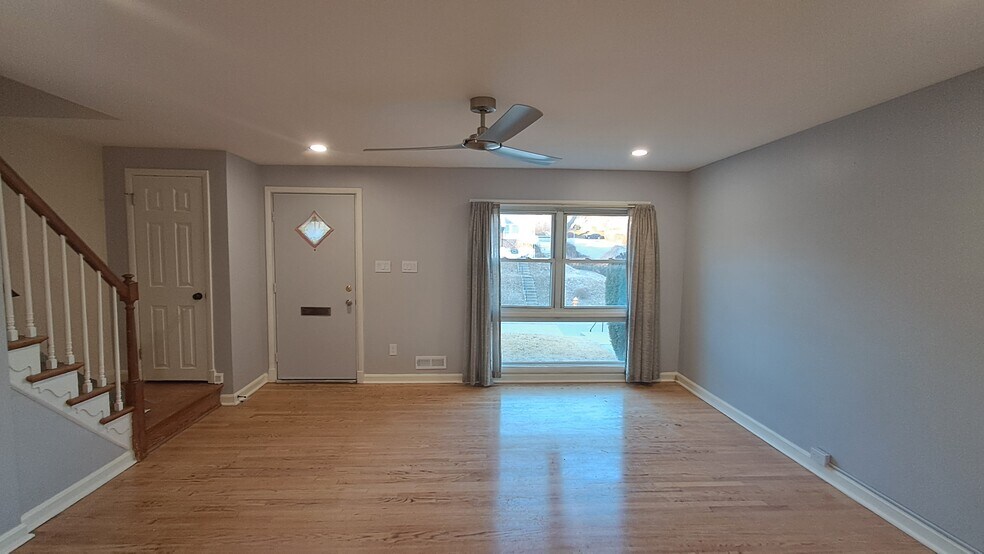 Building Photo - 855 Reverdy Rd