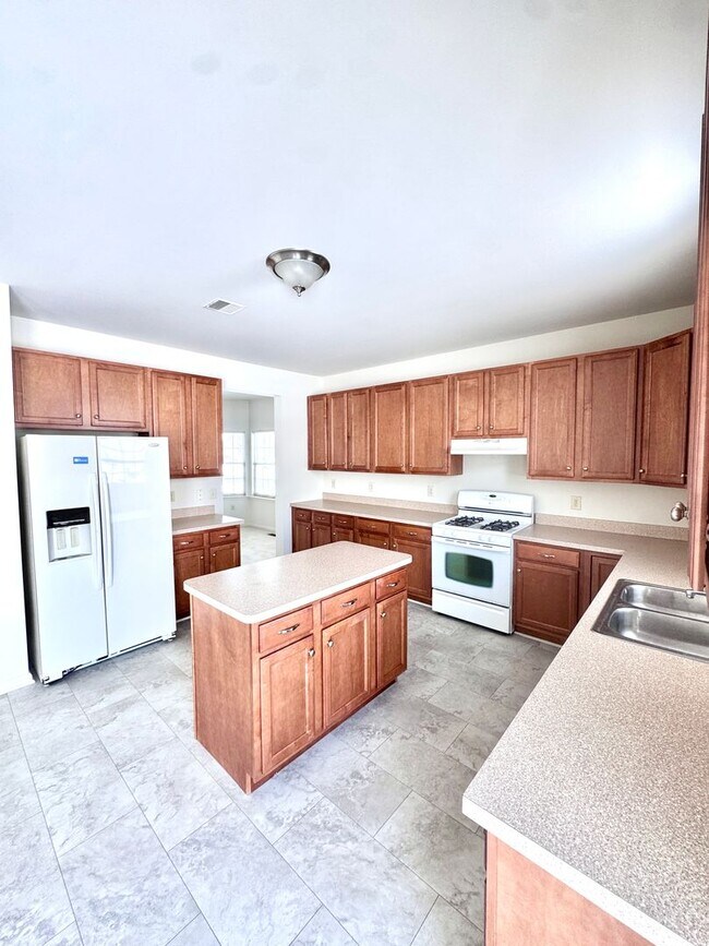 Building Photo - FIVE BEDROOMS in PARKLAND SCHOOLS!