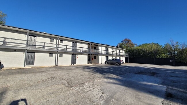 Building Photo - Spacious 2 bedroom in Balcones Heights