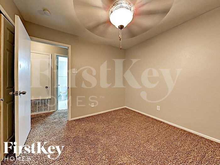 Building Photo - 4639 Nettleton Dr