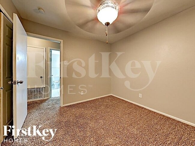 Building Photo - 4639 Nettleton Dr
