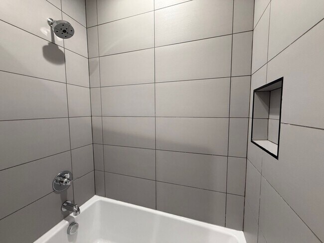 Building Photo - A614