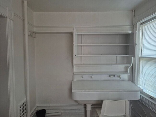 Building Photo - 427-431 E. Bijou St.