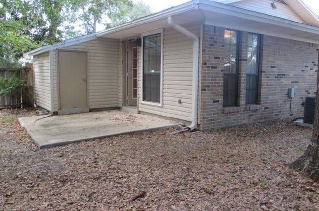 Building Photo - 126 Classic Ct