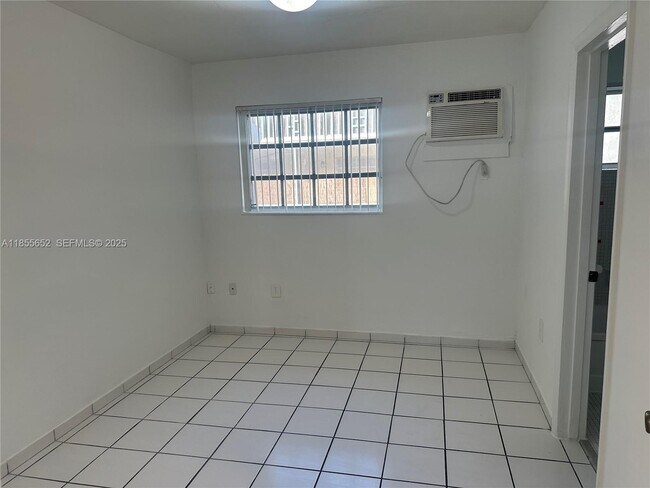 Building Photo - 8350 SW 65th Ave