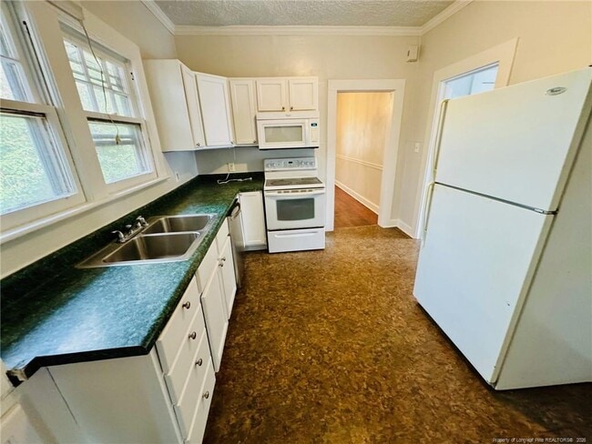 Building Photo - 411 Carthage Rd