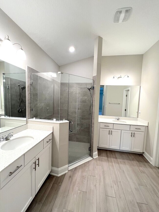 Building Photo - GORGEOUS 5 Bed 4 Bath 3 Car Garage HOME w COMMUNITY POOL for RENT!
