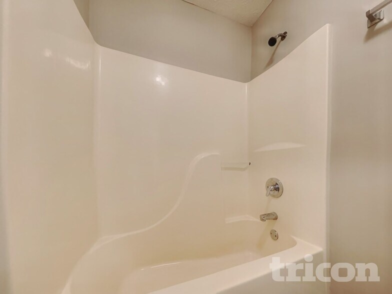 Building Photo - 523 Ashton Manor Dr