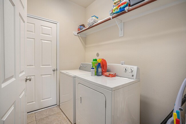 Building Photo - 2449 Pamplona Ln
