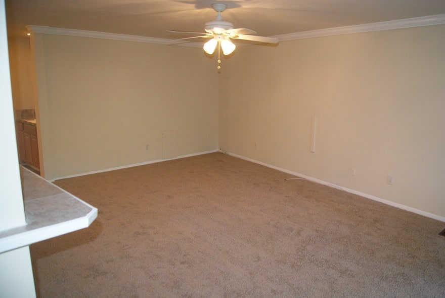 Building Photo - 7527 Spring Lake Dr