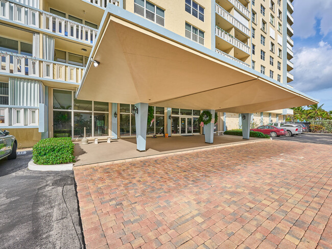 Building Photo - 305 N Pompano Beach Blvd