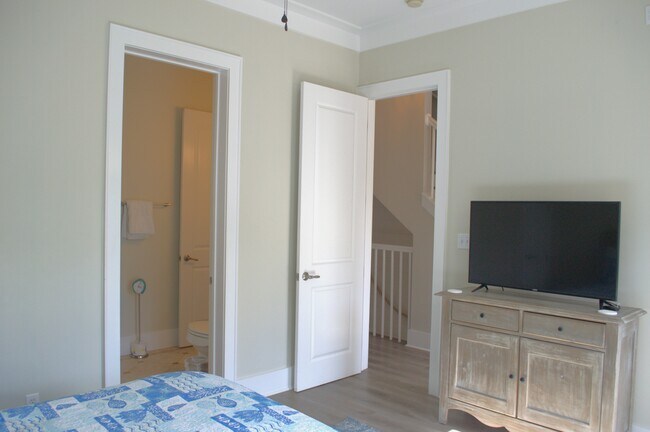 Building Photo - 2350 W County Hwy 30A