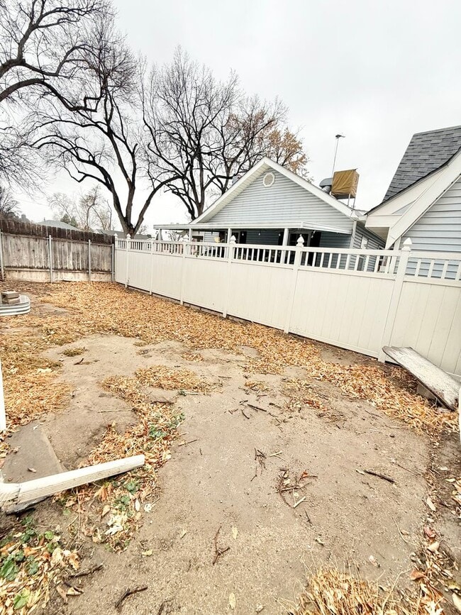 Building Photo - Move in ready home on Routt!