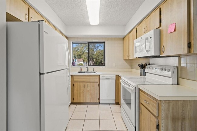 Building Photo - 8006 Picketts Ct