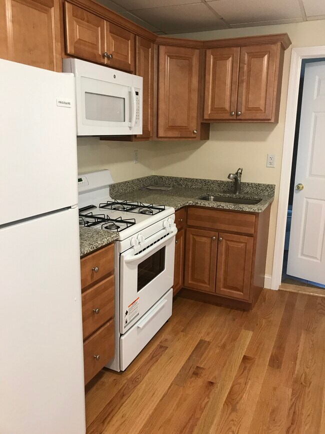 Building Photo - 805-807 Merrimack Street